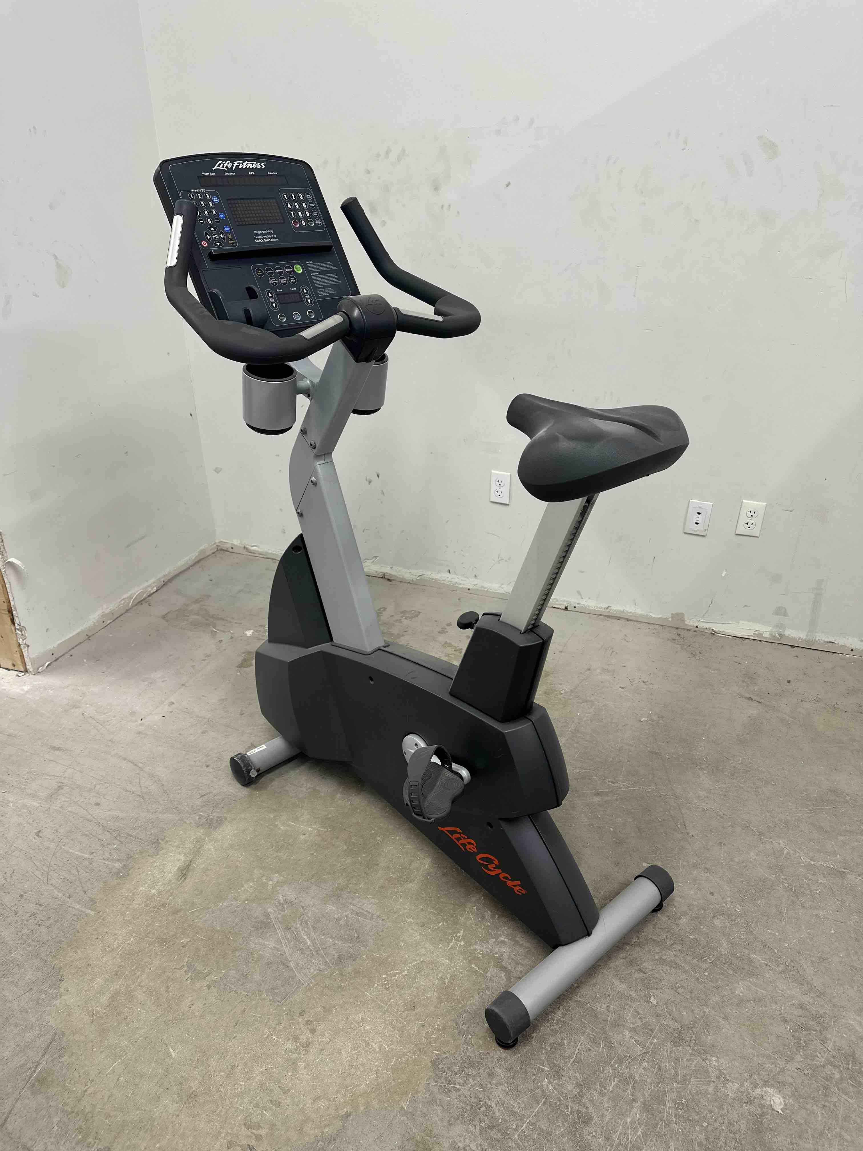 Concepts Gym, Cycle droit Life Fitness Integrity CLSC d'occasion